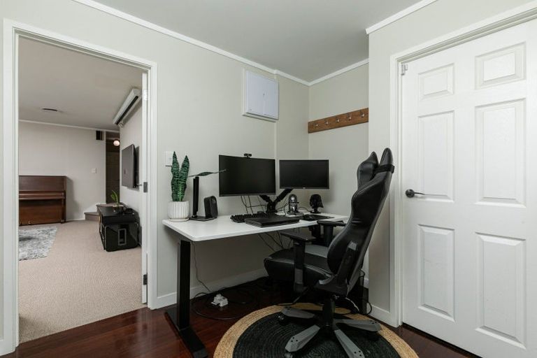 Photo of property in 33 Montclair Rise, Browns Bay, Auckland, 0630