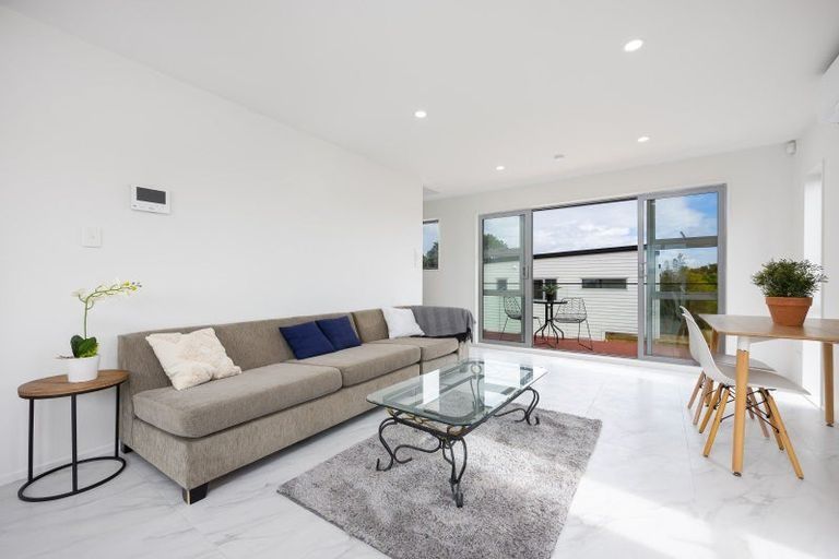 Photo of property in 298f Sunset Road, Windsor Park, Auckland, 0632