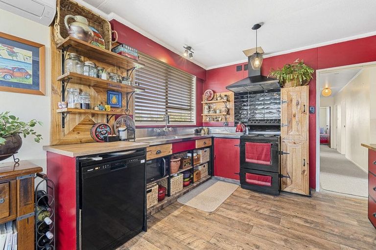 Photo of property in 100 Centennial Avenue, Waitara, 4320