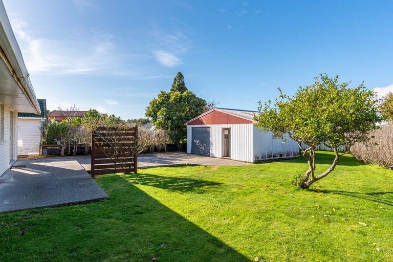 Photo of property in 18 Nimmo Avenue West, Waikanae, 5036