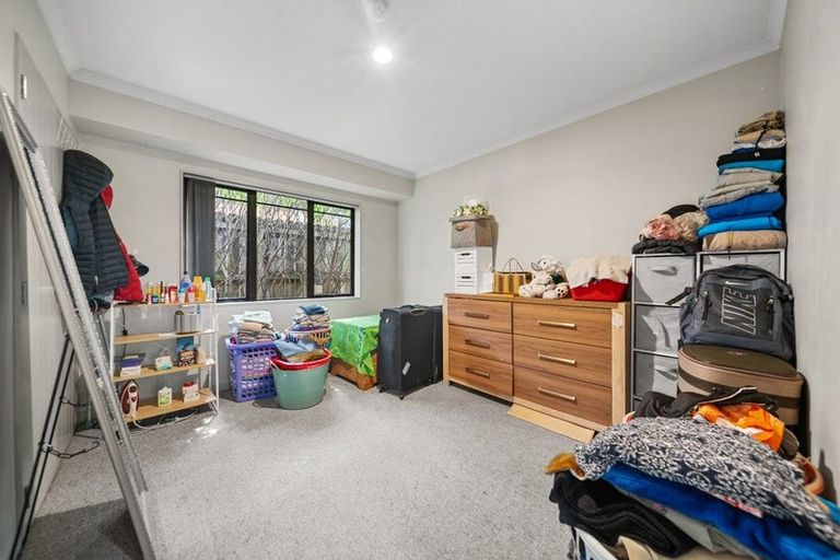 Photo of property in 25 Peninsula Road, Mangere, Auckland, 2022
