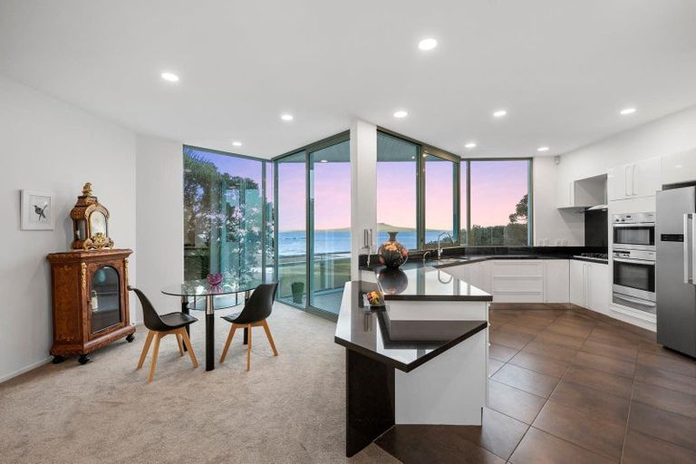 Photo of property in 1/9 The Esplanade, Castor Bay, Auckland, 0620