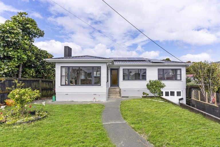 Photo of property in 692 East Coast Road, Pinehill, Auckland, 0632