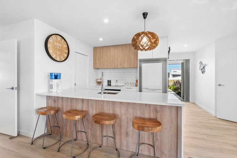 Photo of property in 104 Kaurinui Crescent, One Tree Point, 0118