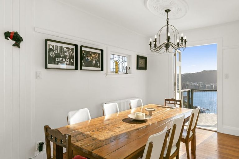 Photo of property in 53 Palliser Road, Roseneath, Wellington, 6011