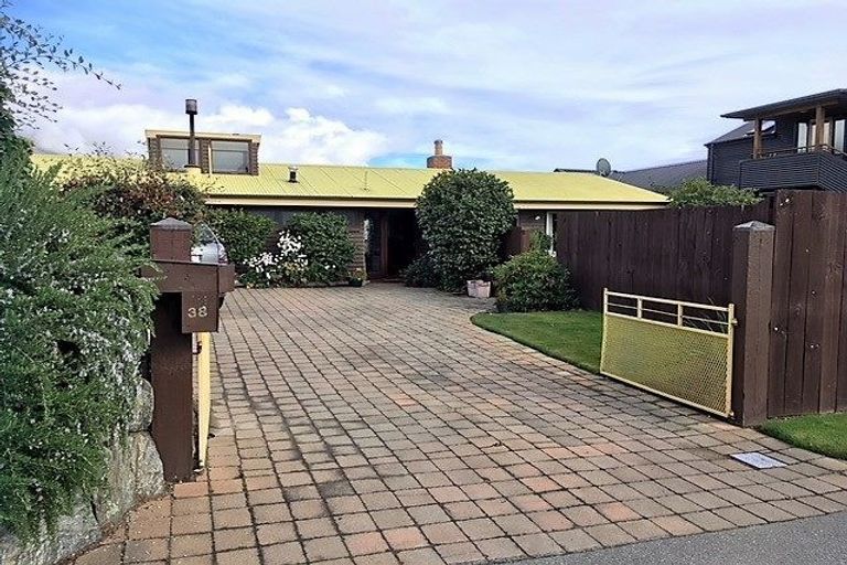 Photo of property in 38 Manuka Crescent, Wanaka, 9305