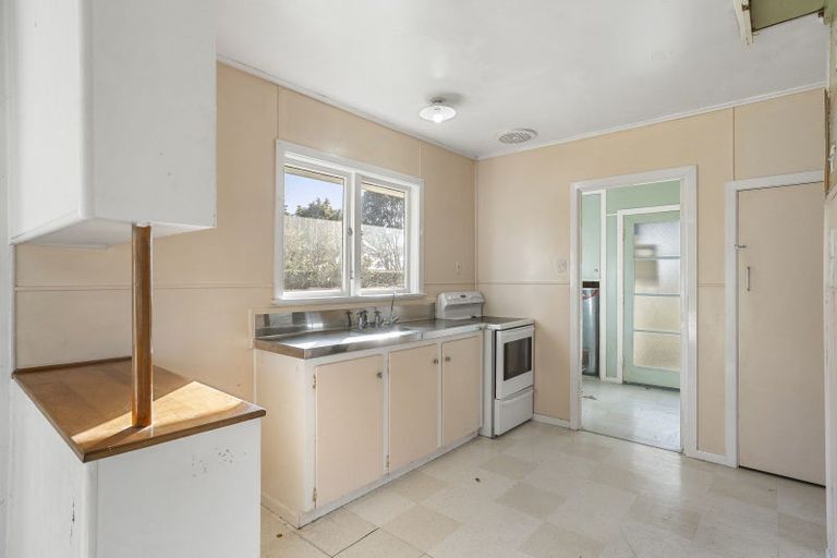 Photo of property in 92 Stottholm Road, Titirangi, Auckland, 0604