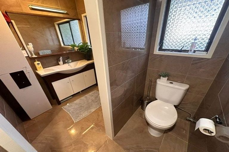 Photo of property in 9 Gwenand Place, Botany Downs, Auckland, 2010