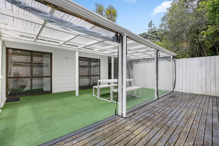Photo of property in 28 Grassmere Road, Henderson Valley, Auckland, 0612