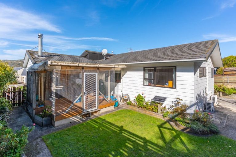 Photo of property in 64 Fyvie Avenue, Tawa, Wellington, 5028