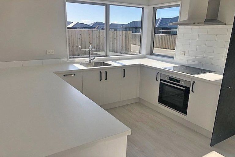 Photo of property in 4 Grey View Grove, Rangiora, 7400