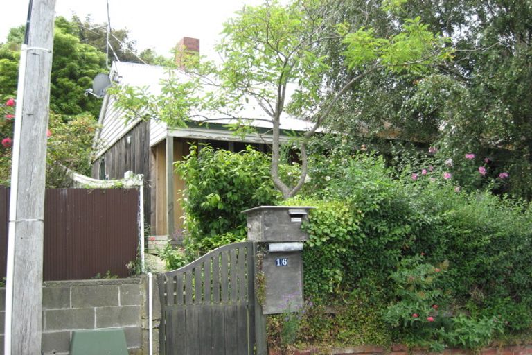 Photo of property in 16 Ripon Street, Lyttelton, 8082