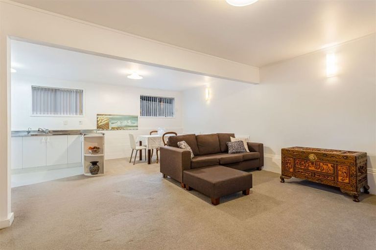 Photo of property in 8 Sari Place, Massey, Auckland, 0614