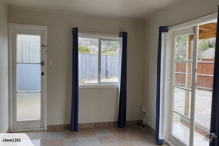 Photo of property in 52 Stokes Valley Road, Stokes Valley, Lower Hutt, 5019