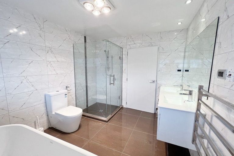 Photo of property in 115e Sturges Road, Henderson, Auckland, 0612