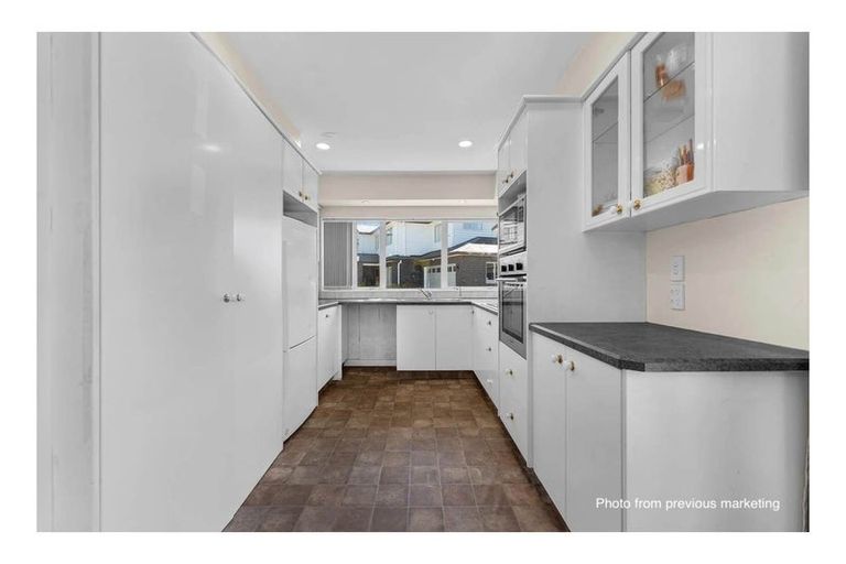 Photo of property in 6 Glenvil Lane, Te Atatu Peninsula, Auckland, 0610