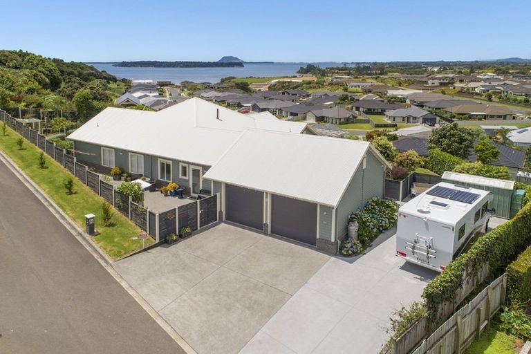 Photo of property in 15 Lynley Park Drive, Omokoroa, 3114