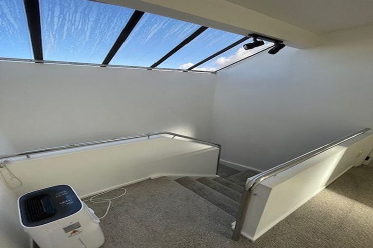 Photo of property in 2/12 Craig Road, Milford, Auckland, 0620