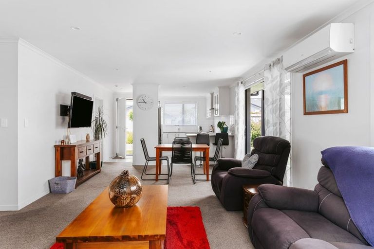 Photo of property in Waterview Estate, 30/4 Greystone Place, Omokoroa, 3114