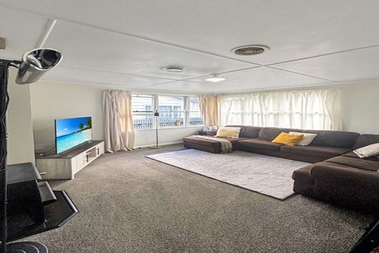 Photo of property in 43 Tennyson Street, Dannevirke, 4930