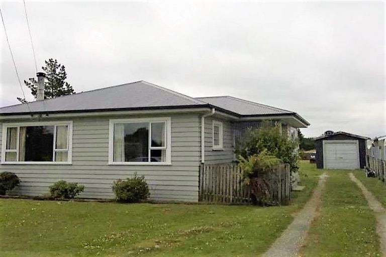 Photo of property in 18 Grove Burn Road, Tuatapere, 9620
