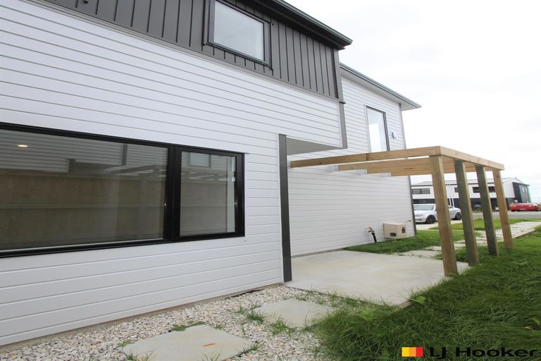 Photo of property in 20a Crestview Rise, Papakura, 2110