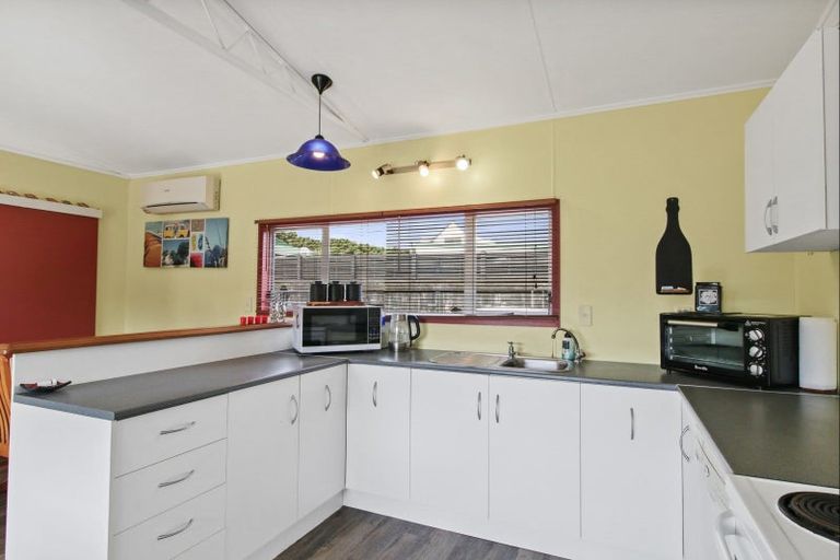 Photo of property in 83 Nash Parade, Foxton Beach, Foxton, 4815