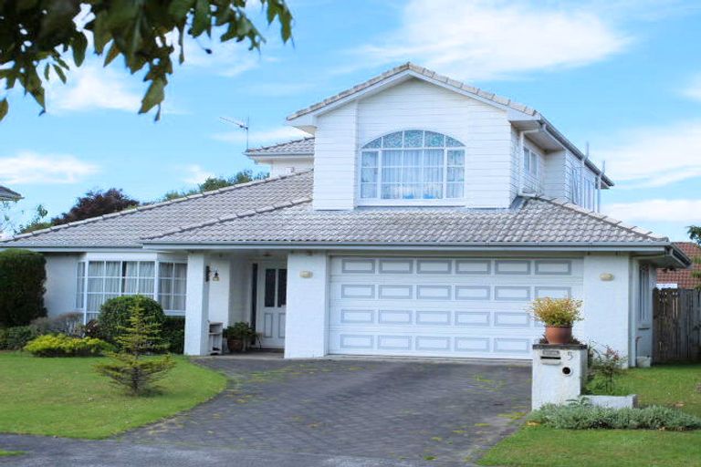 Photo of property in 5 Pajaro Place, Golflands, Auckland, 2013