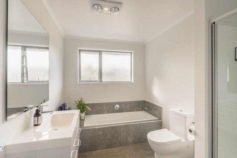 Photo of property in 27a Oriwa Street, Waikanae, 5036