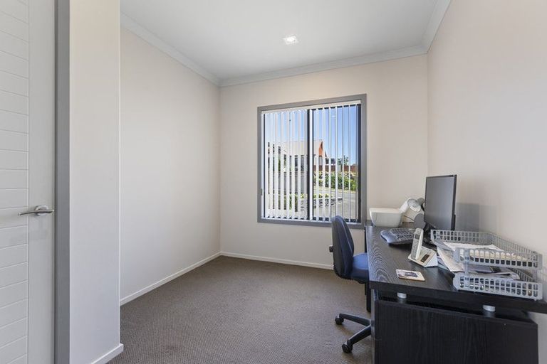 Photo of property in 48 Karamea Street, Whalers Gate, New Plymouth, 4310
