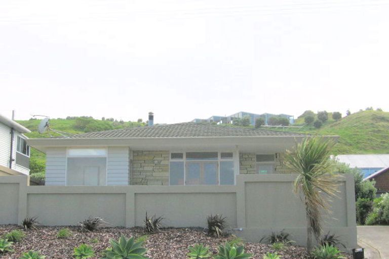 Photo of property in 100 Moana Road, Okitu, Gisborne, 4010