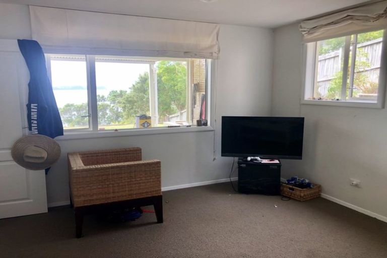 Photo of property in 32 Arama Avenue, Titirangi, Auckland, 0604