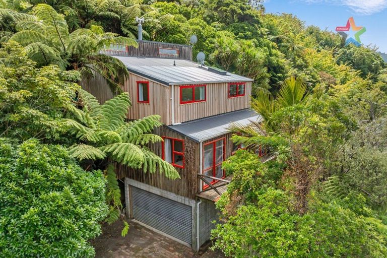 Photo of property in 6 Sarah Way, Crofton Downs, Wellington, 6035