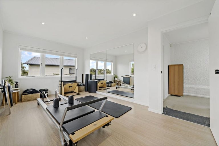 Photo of property in 39 Toru Street, Te Atatu Peninsula, Auckland, 0610