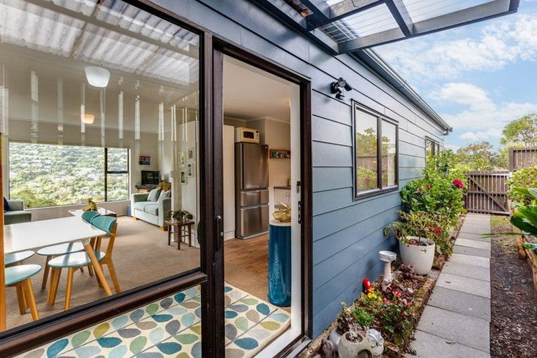 Photo of property in 25 John Witton Drive, Crofton Downs, Wellington, 6035