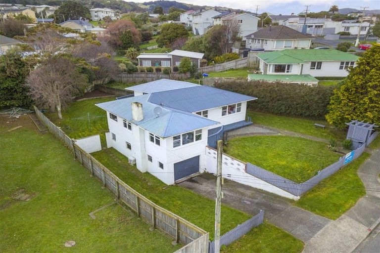 Photo of property in 60 Bell Street, Tawa, Wellington, 5028