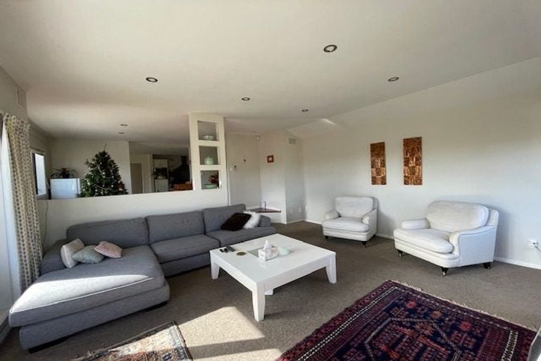 Photo of property in 1/86 Saddleback Rise, Murrays Bay, Auckland, 0630