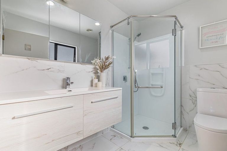 Photo of property in 217a Onewa Road, Birkenhead, Auckland, 0626