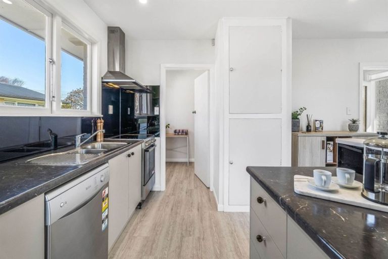 Photo of property in 106 Avondale Road, Avondale, Christchurch, 8061