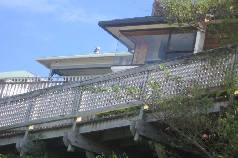 Photo of property in 72 Moana Road, Kelburn, Wellington, 6012