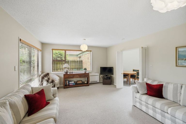 Photo of property in 2/4 Gatonby Place, Avonhead, Christchurch, 8042