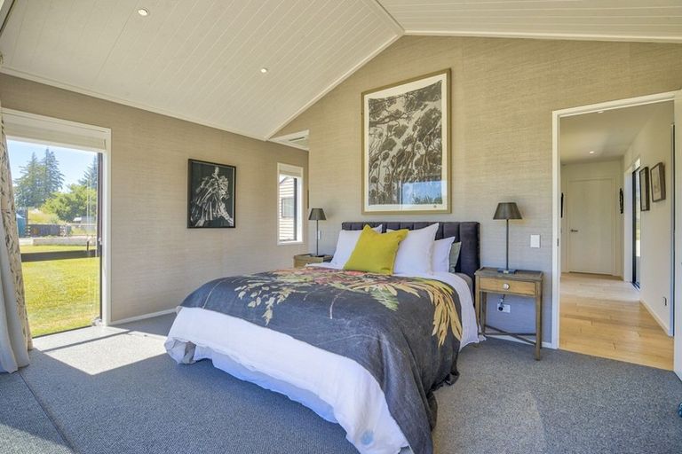 Photo of property in 2 Little Orchard Way, Wanaka, 9382