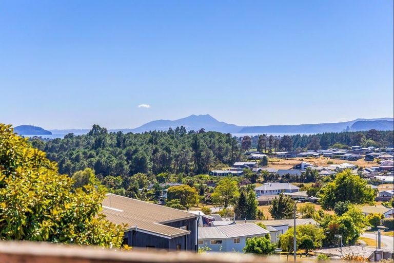 Photo of property in 8 Paurini Place, Motuoapa, 3382