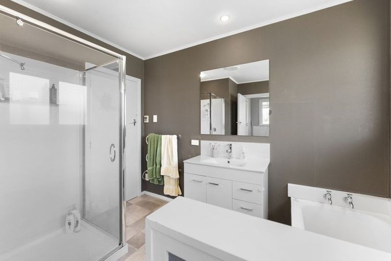 Photo of property in 38 Catlins Crescent, Milson, Palmerston North, 4414