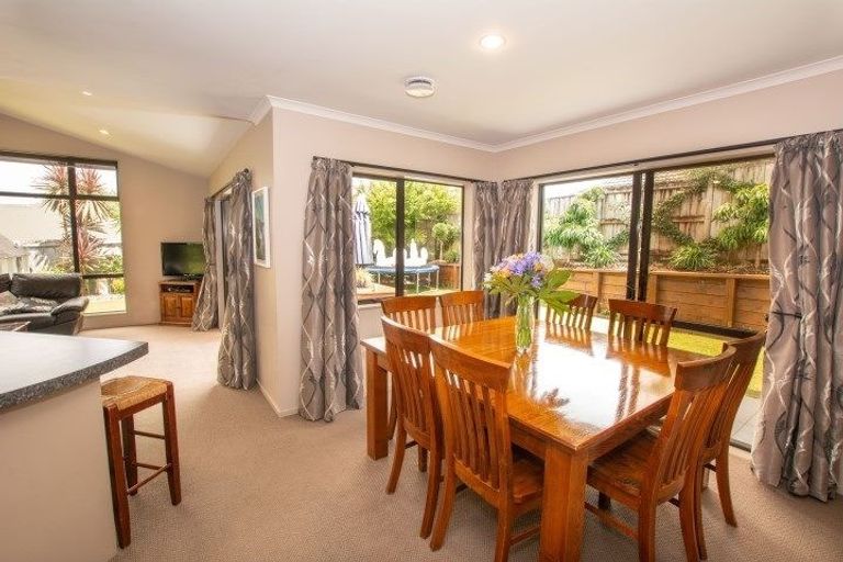 Photo of property in 18 Rosella Drive, Welcome Bay, Tauranga, 3112