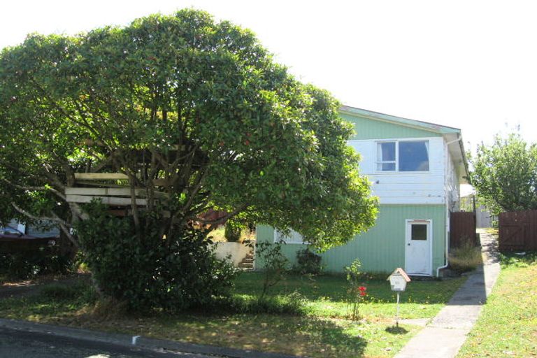 Photo of property in 16 Dakota Grove, Totara Park, Upper Hutt, 5018