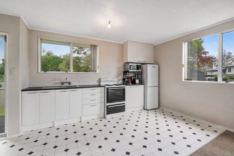 Photo of property in 2/26 Parakai Avenue, Parakai, 0830