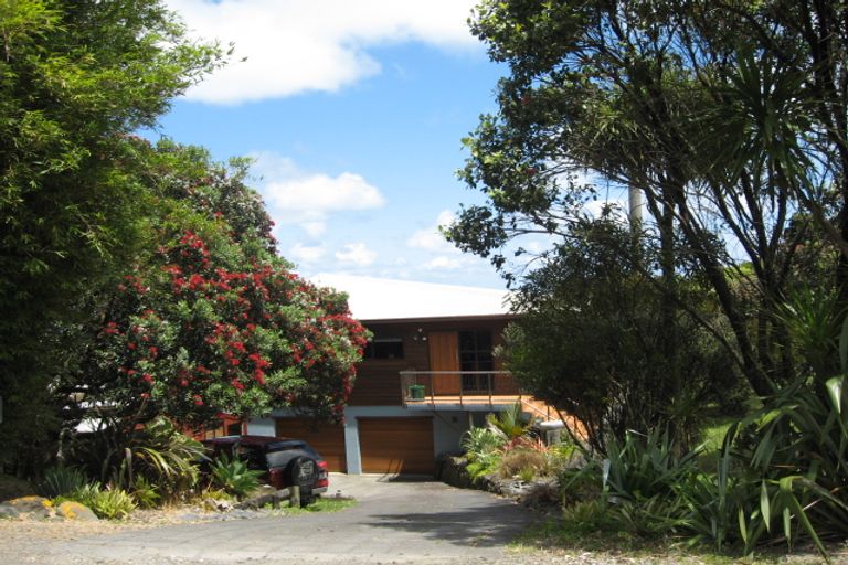 Photo of property in 64 Domain Crescent, Muriwai, Waimauku, 0881