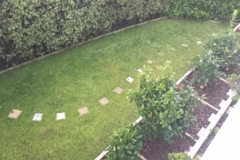 Photo of property in 8 Rosella Place, Murrays Bay, Auckland, 0630