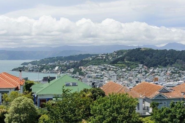 Photo of property in 57 Central Terrace, Kelburn, Wellington, 6012